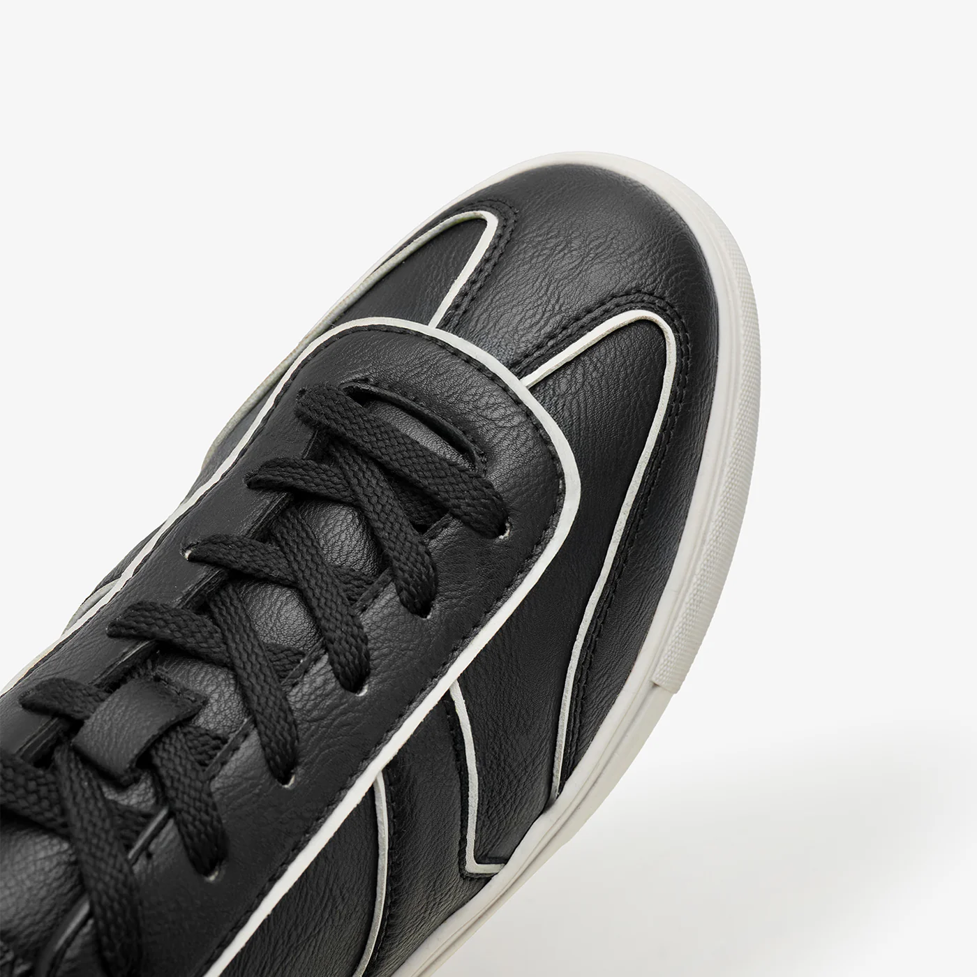 NDURE X HR – Men’s Contrast Detail Sneakers – Limited Edition - Image 2