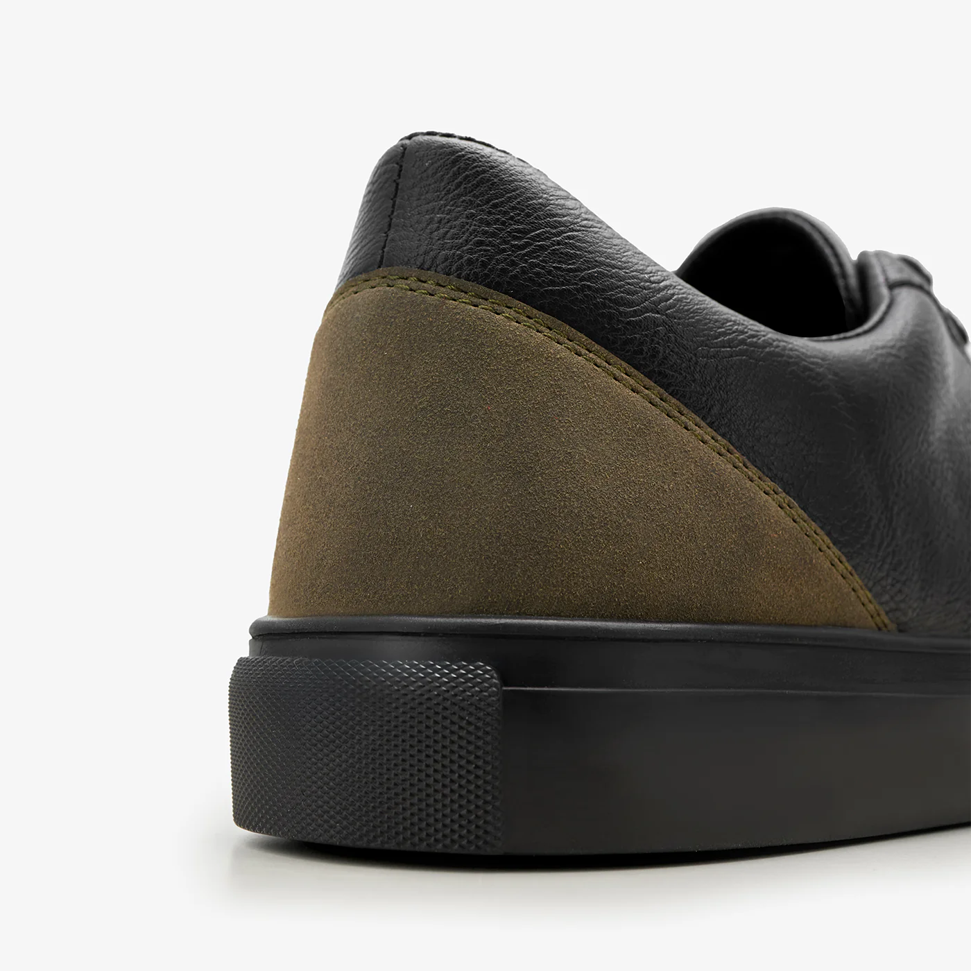 NDURE X HR – Men’s Tonal Black Sneaker with Contrast Heel – Limited Edition - Image 2